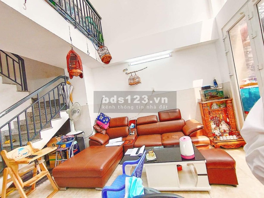 Bán nhà đường Đất Thánh, Tân Bình, diện tích 41m2, 5 pn, giá bán 6.1 tỷ sổ hồng