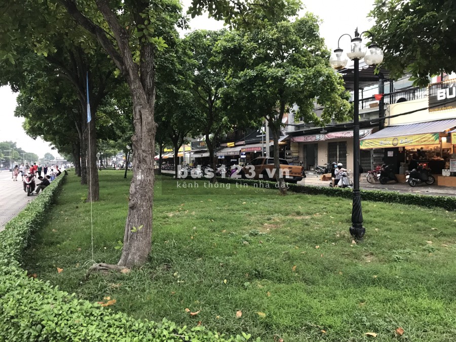 Bán gấp nhà giá rẻ Tăng Nhơn Phú B, Quận 9, Thủ Đức, xe hơi, diện tích sử dụng 70m2