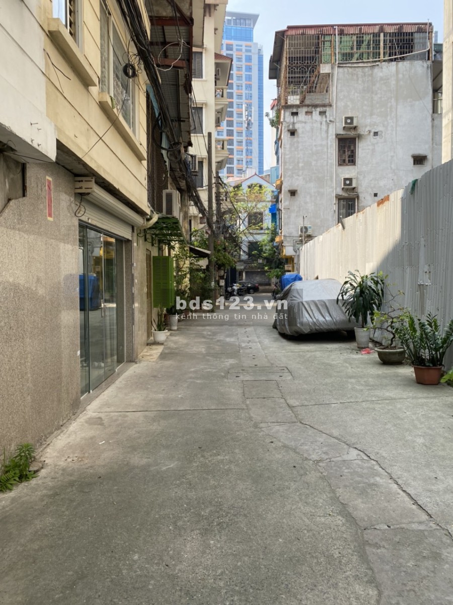 Bán nhà mặt ngõ số 5 Láng Hạ diện tích 120m2 khu dân cư đông đúc, giá tốt đầu tư