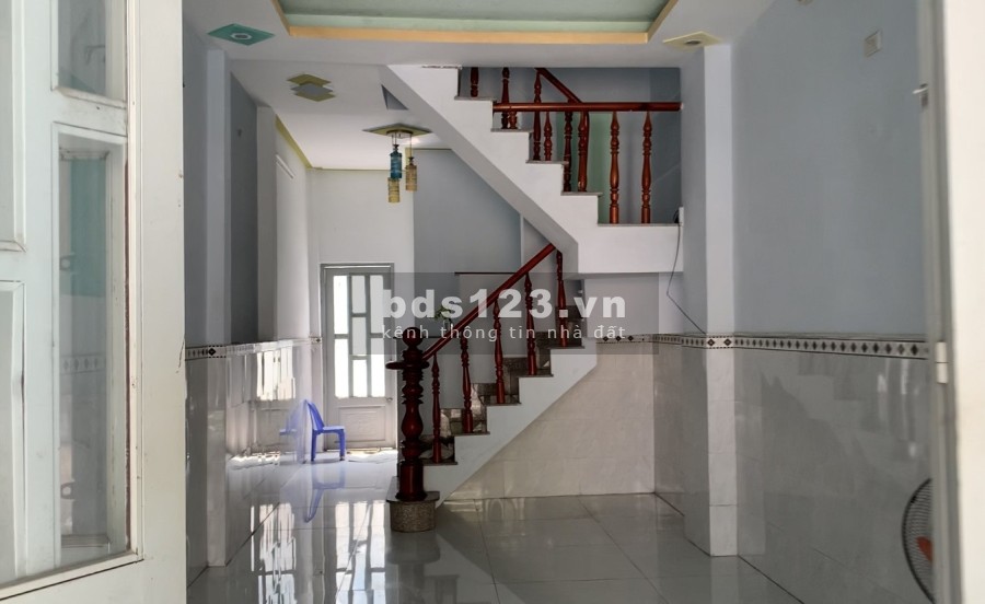 Nhà bán 1 trệt 2 lầu đường Hiệp Thành 12, xe tải ra vào ổn giá 2.8 tỷ, liên hệ 0938001362