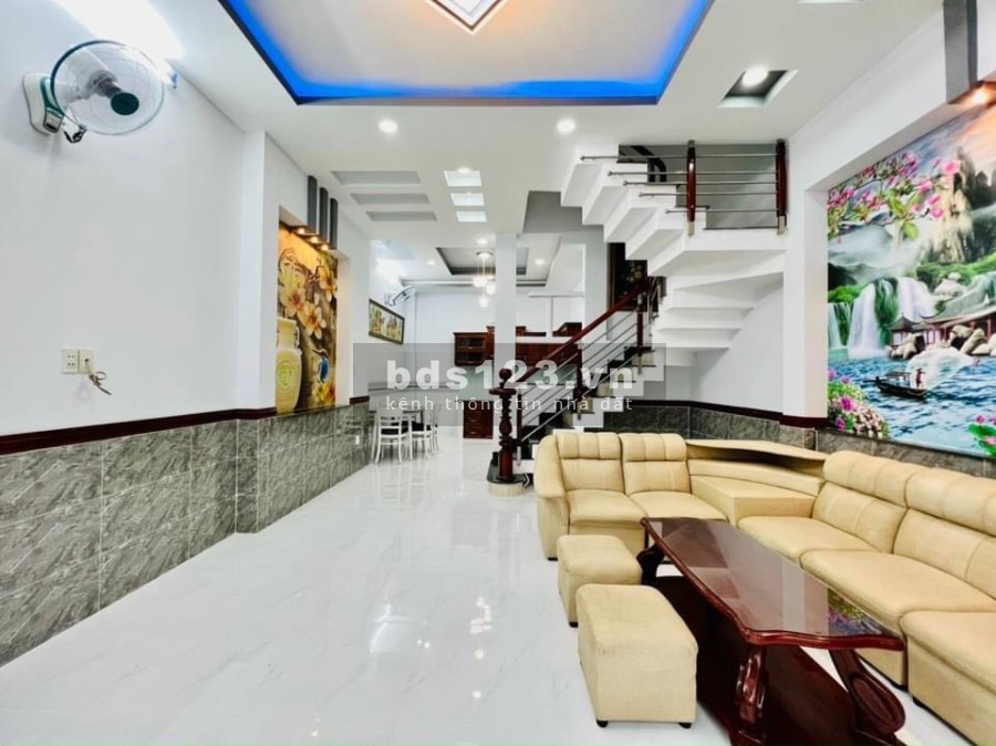 Bán nhà Vip Phan Huy Ích, hẻm xe hơi 4 tầng ngang 5m, tặng full nội thất, giá bán 5.6 tỷ