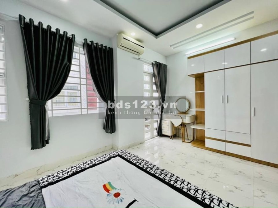 Bán nhà Vip Phan Huy Ích, hẻm xe hơi 4 tầng ngang 5m, tặng full nội thất, giá bán 5.6 tỷ