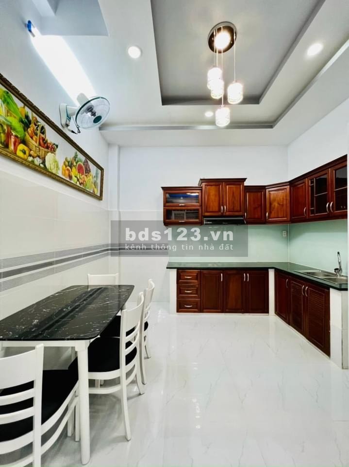 Bán nhà Vip Phan Huy Ích, hẻm xe hơi 4 tầng ngang 5m, tặng full nội thất, giá bán 5.6 tỷ