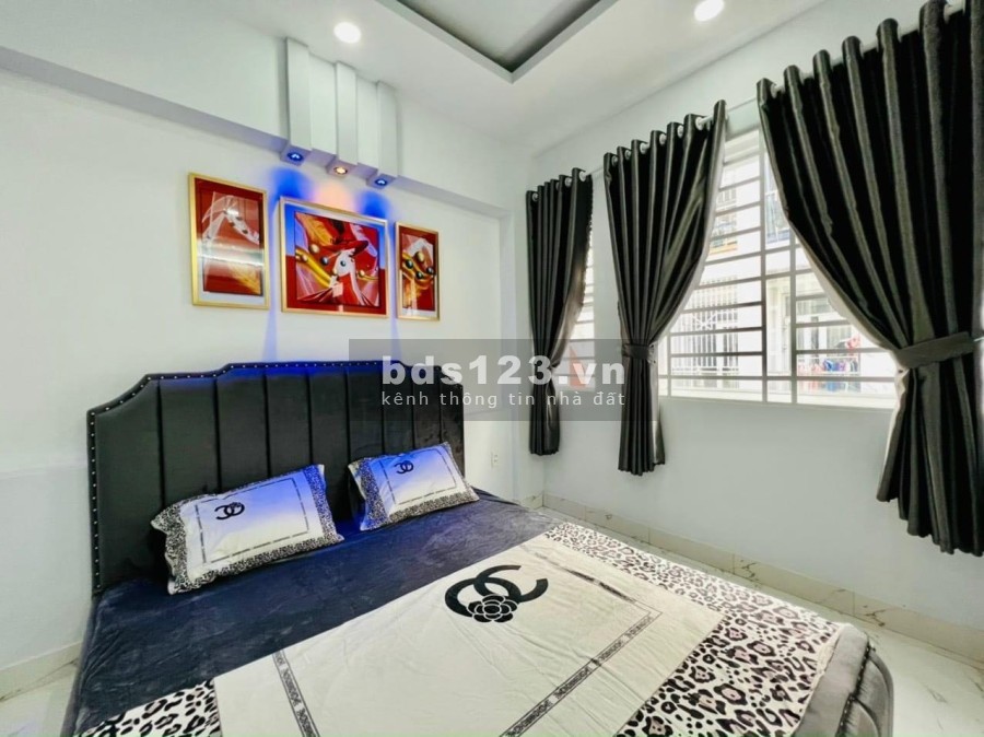 Bán nhà Vip Phan Huy Ích, hẻm xe hơi 4 tầng ngang 5m, tặng full nội thất, giá bán 5.6 tỷ