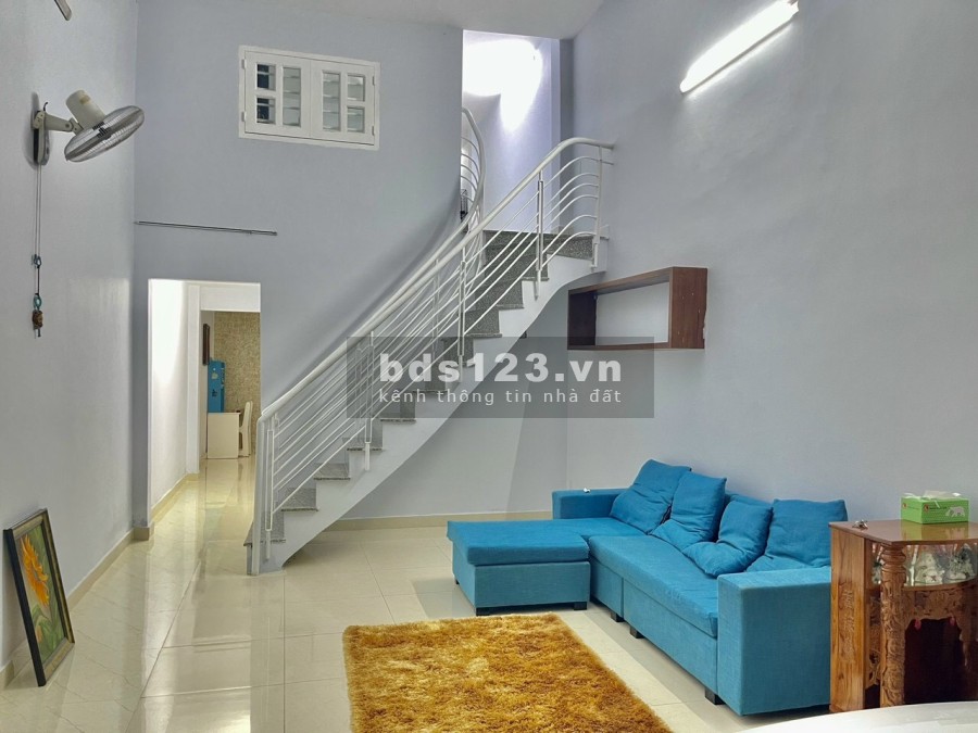 Cho thuê nhà 1 trệt + 1 lầu mặt tiền đường số Tân Quy, giá 15 triệu/tháng, khu dân cư