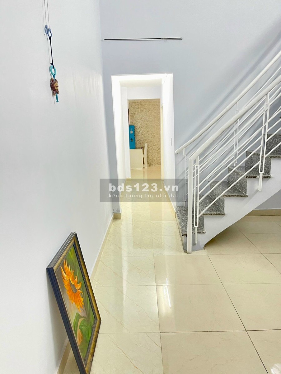 Cho thuê nhà 1 trệt + 1 lầu mặt tiền đường số Tân Quy, giá 15 triệu/tháng, khu dân cư