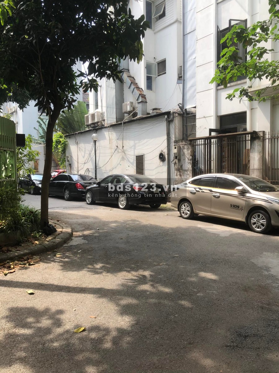 Bán nhà ngõ ô tô tránh phố Nguyễn Khánh Toàn dt 225m2 giá 38,4 tỷ. LH 0912442669