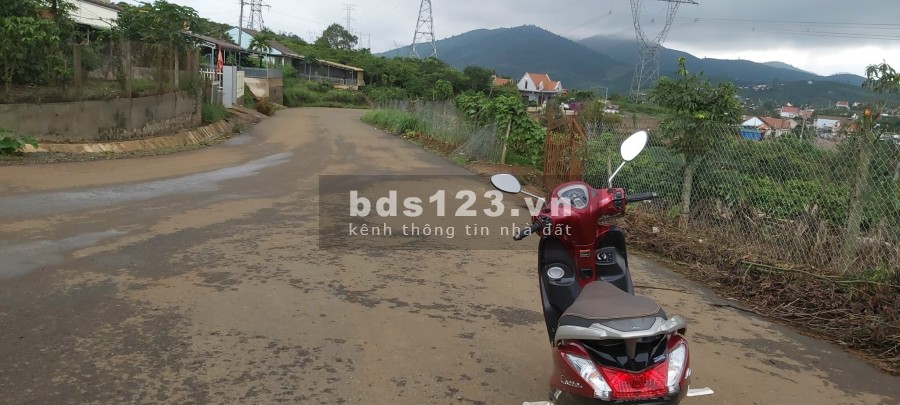 Bán mảnh đất diện tích 603 m2 tại xã Tân Châu, Di Linh, Lâm Đồng giá 920 triệu, lh 0912442669