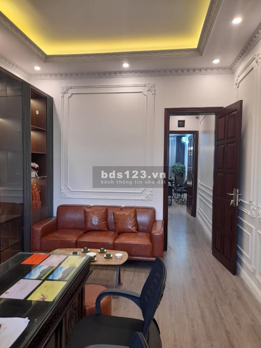 Bán nhà MP Hoàng Quốc Việt diện tích 84m2 6 tầng giá bán 32 tỷ. LH 0912442669