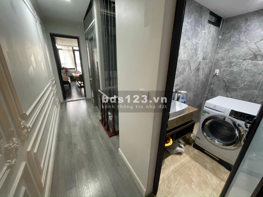 Bán nhà MP Hoàng Quốc Việt diện tích 84m2 6 tầng giá bán 32 tỷ. LH 0912442669