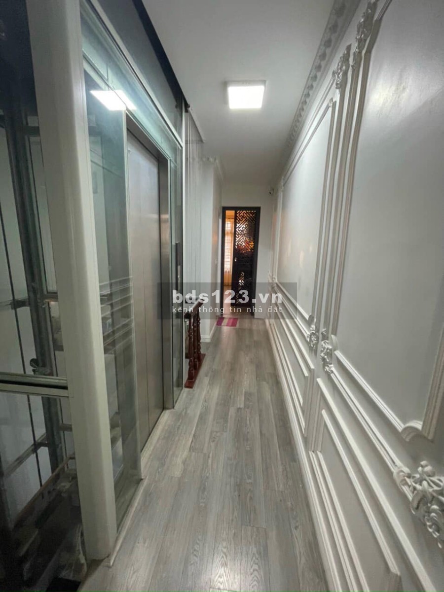 Bán nhà MP Hoàng Quốc Việt diện tích 84m2 6 tầng giá bán 32 tỷ. LH 0912442669