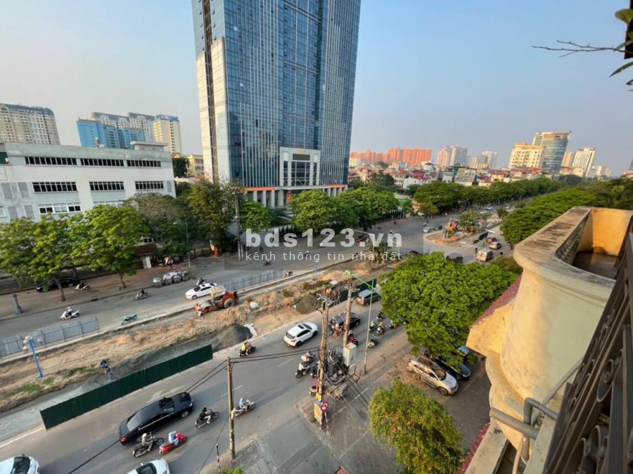 Bán nhà MP Hoàng Quốc Việt diện tích 84m2 6 tầng giá bán 32 tỷ. LH 0912442669