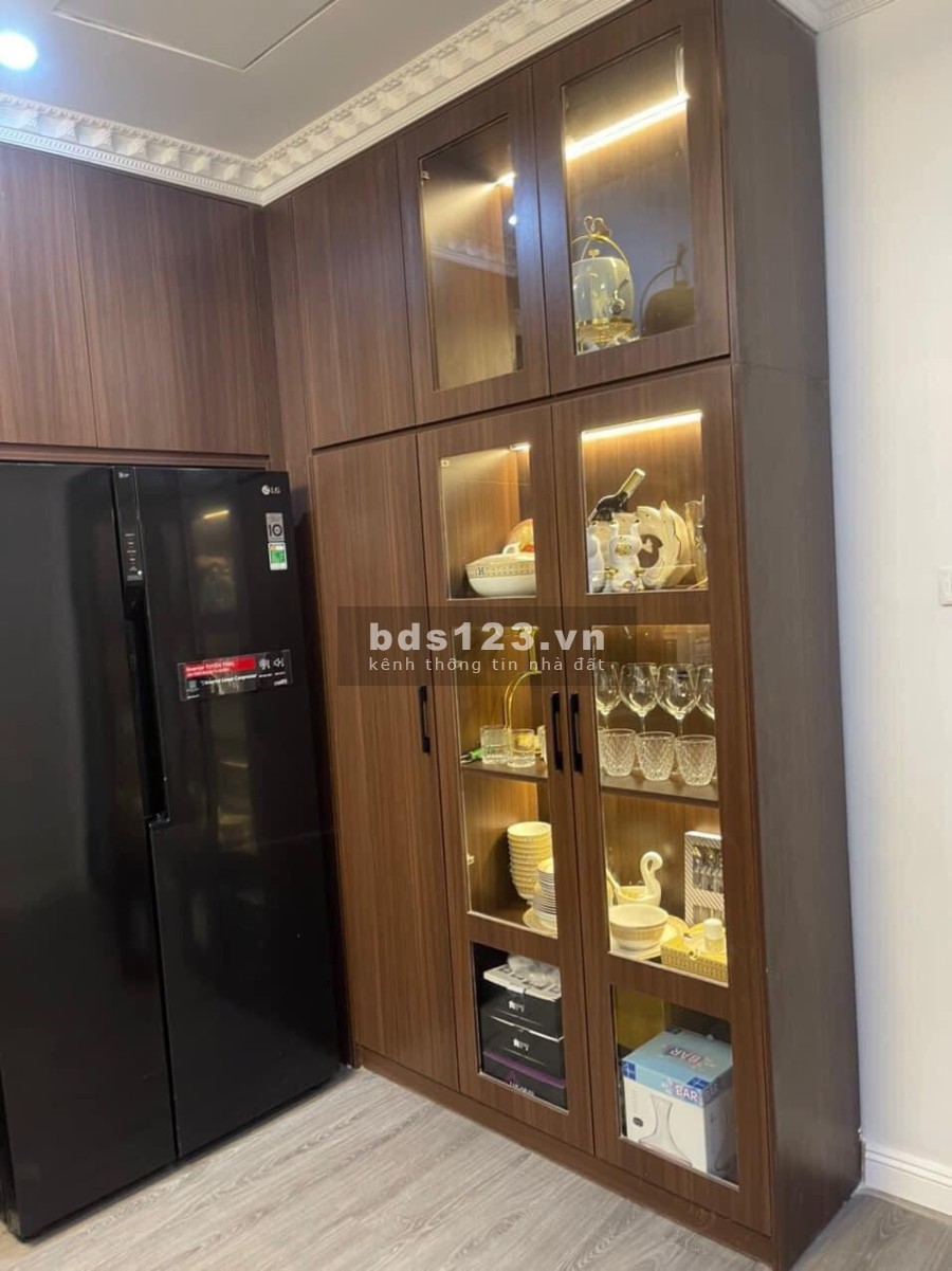 Bán nhà MP Hoàng Quốc Việt diện tích 84m2 6 tầng giá bán 32 tỷ. LH 0912442669