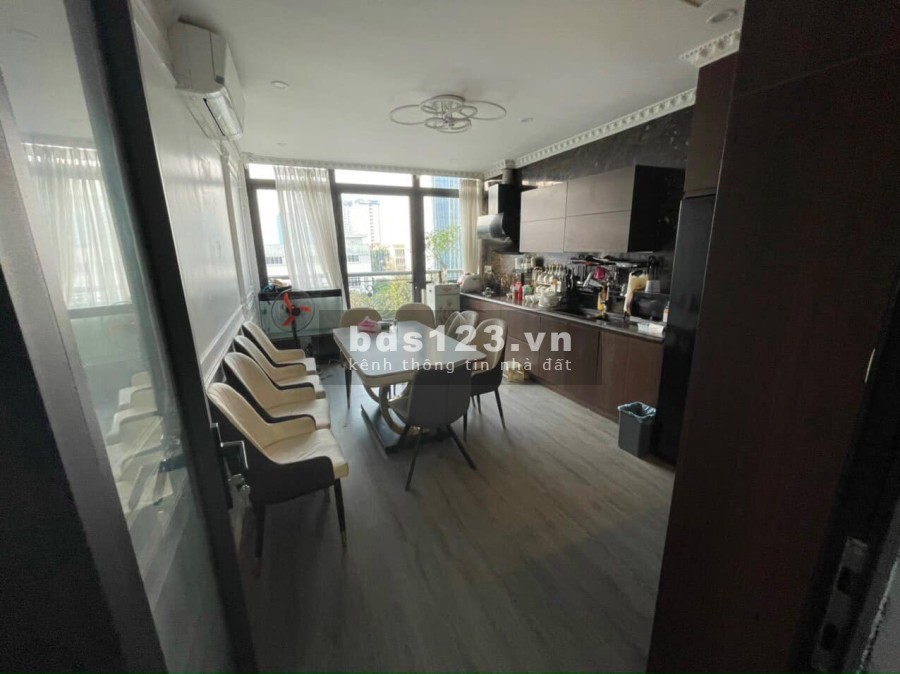 Bán nhà MP Hoàng Quốc Việt diện tích 84m2 6 tầng giá bán 32 tỷ. LH 0912442669