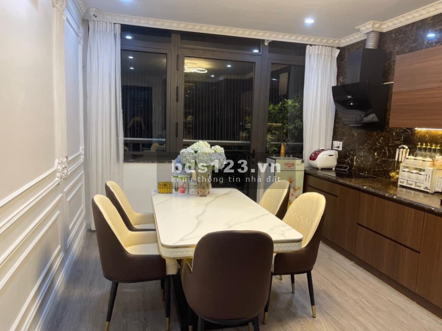 Bán nhà MP Hoàng Quốc Việt diện tích 84m2 6 tầng giá bán 32 tỷ. LH 0912442669