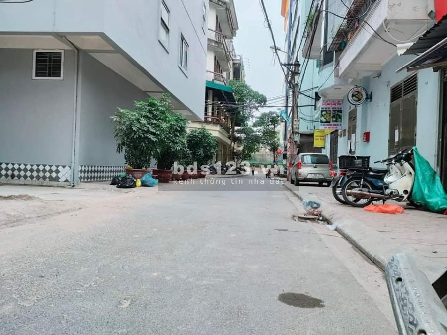 Bán nhà ngõ 43 Kim Đồng, 47m2 x 5 tầng, mặt tiền 4.2m, ô tô tránh, vỉa hè KD.
