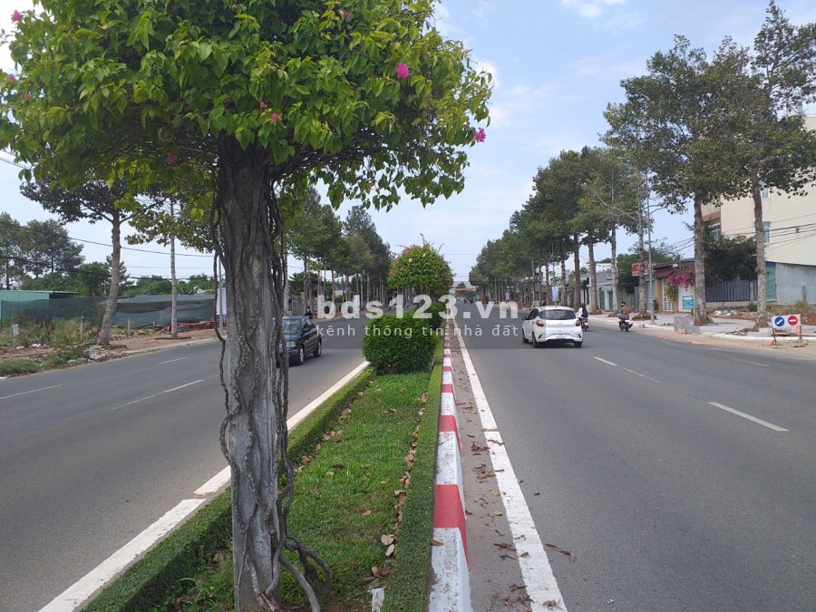 Cần bán lô đất 2 mặt tiền đường Hùng Vương, P Long Tâm, thành phố Bà Rịa