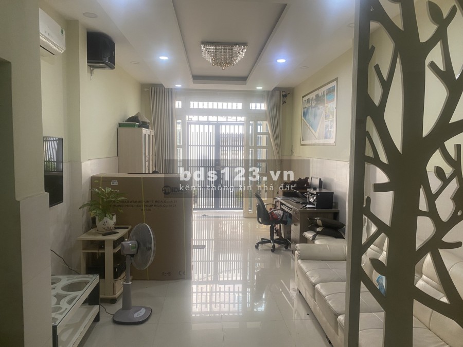 Chính chủ cần tiền duy trì kinh doanh bán gấp căn nhà giá rẻ 12.8 tỷ, kiến trúc đẹp