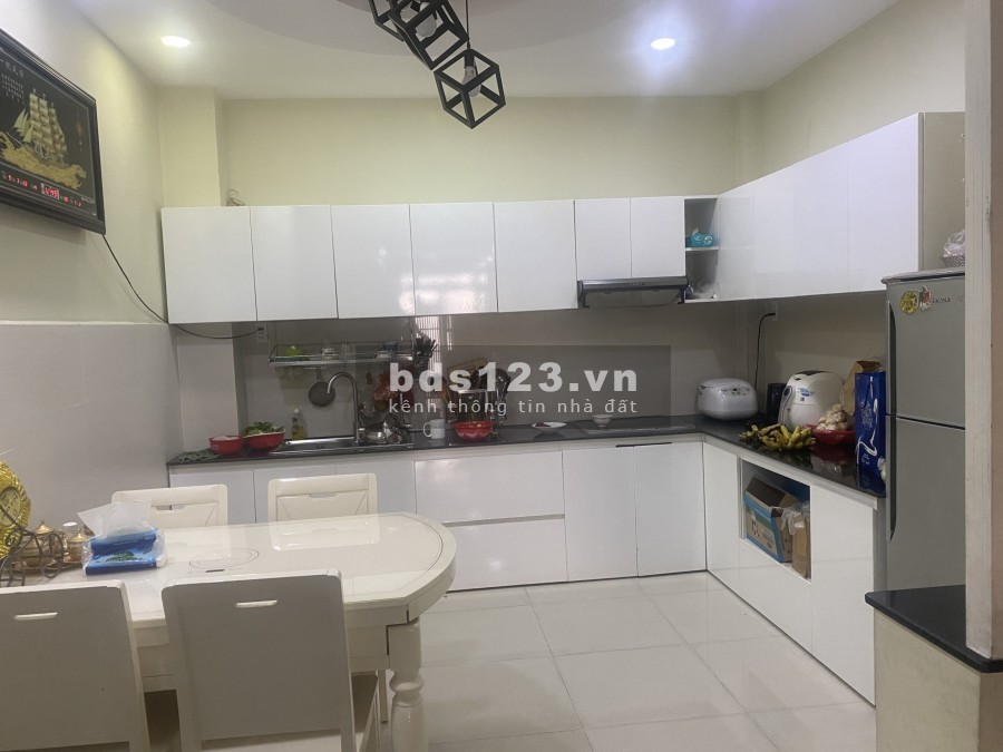 Chính chủ cần tiền duy trì kinh doanh bán gấp căn nhà giá rẻ 12.8 tỷ, kiến trúc đẹp