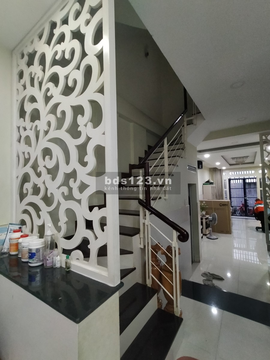 Chính chủ cần tiền duy trì kinh doanh bán gấp căn nhà giá rẻ 12.8 tỷ, kiến trúc đẹp