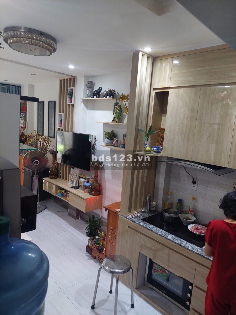 Bán nhà 5 tầng, Tô Hiến Thành, xây đẹp, giếng trời, sân thượng, hơn 29m2, chỉ hơn 5 tỷ