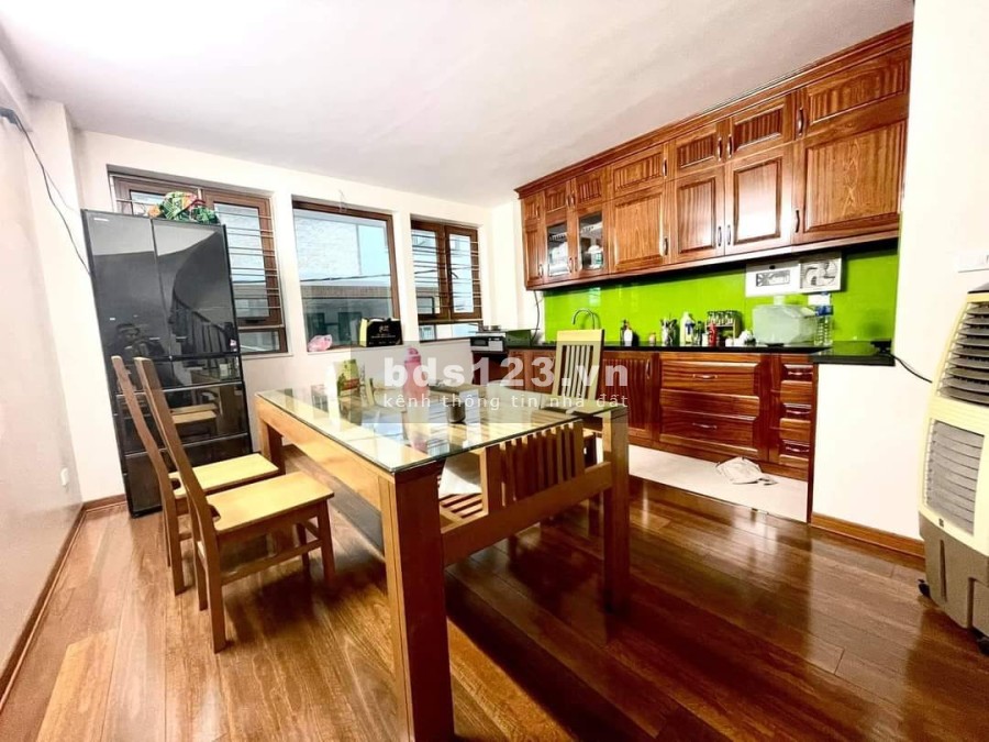 Bán nhà Hoàng Quốc Việt diện tích 40/45m2 - Tài chính dưới 6 tỷ, lh 0866193559