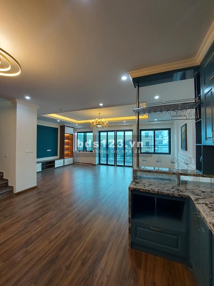 Nhà Ái Mộ Quận Long Biên diện tích sử dụng 35m2, 5 tầng, giá bán nhỉnh 3 tỷ
