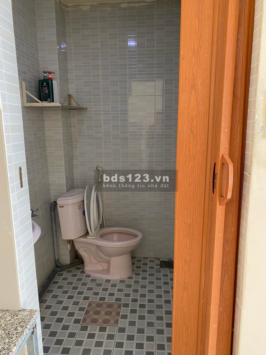 Phòng đẹp giá rẻ có nội thất nhà vệ sinh riêng view sân thượng, vào ở được ngay