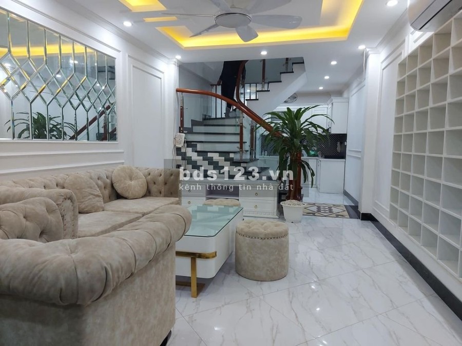Bán nhà Kim Giang Hoàng Mai diện tích 50m2, 4 tầng, ô tô đỗ cửa giá bán chỉ 4 tỷ