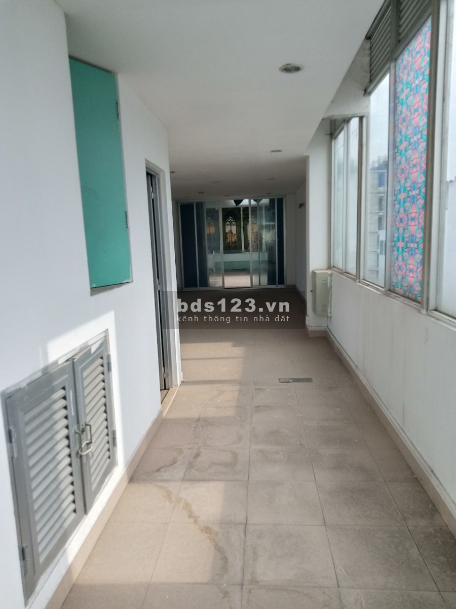 Chính chủ bán nhà 7 tầng sạch đẹp phù hợp làm văn phòng tiện ích xung quanh đầy đủ