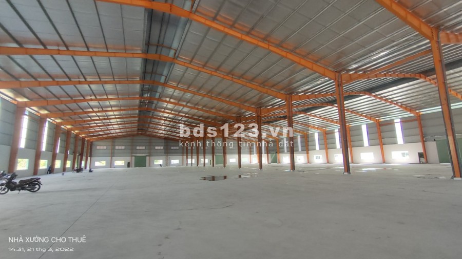 Cho thuê nhà xưởng mới xây KCN Tân Đức, diện tích 600m2 điện VA, PCCC tự động 0896401042
