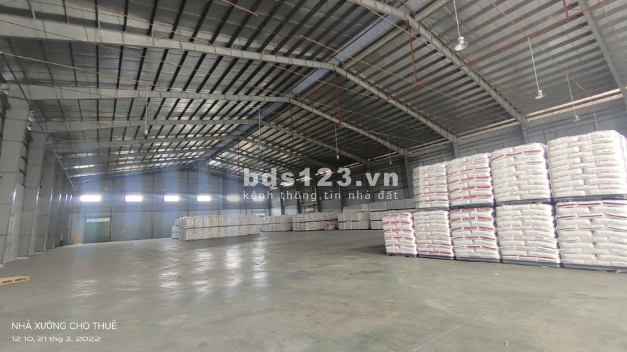 Chính chủ cho thuê kho khu công nghiệp Tân Đức, diện tích 4500m2, giá 315 triệu, lh 0896401042