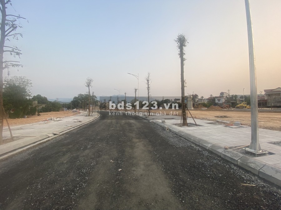 Bán lô 2 mặt tiền đường 16m, view vườn hoa và trường mầm non Downtown Lương Sơn