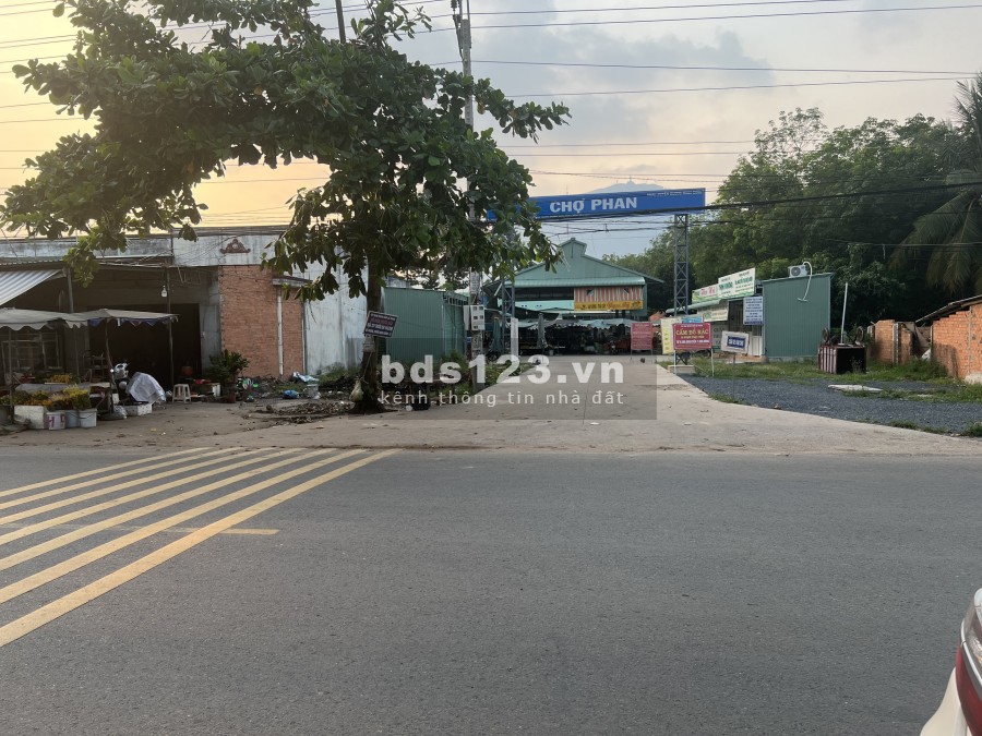 Bỏ cọc 50tr lô đất thổ cư 140m2 trên mặt đường nhựa trung tâm Dương Minh Châu giá còn 289tr