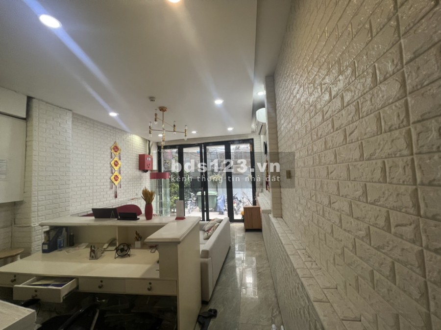 Cho thuê mặt bằng mặt tiền kinh doanh ngay trung tâm Quận 1