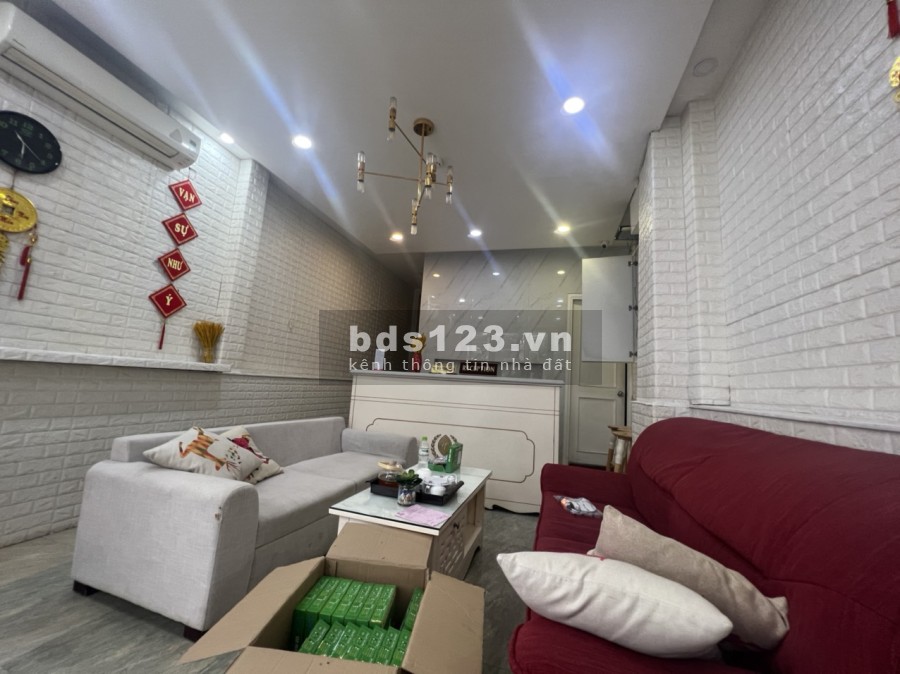Cho thuê mặt bằng mặt tiền kinh doanh ngay trung tâm Quận 1