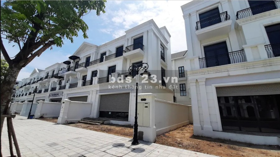 Chuyển nhượng căn shophouse sổ đỏ lâu dài mặt đường 30 khu HA02 KĐT Vinhomes Ocean Park Gia Lâm.