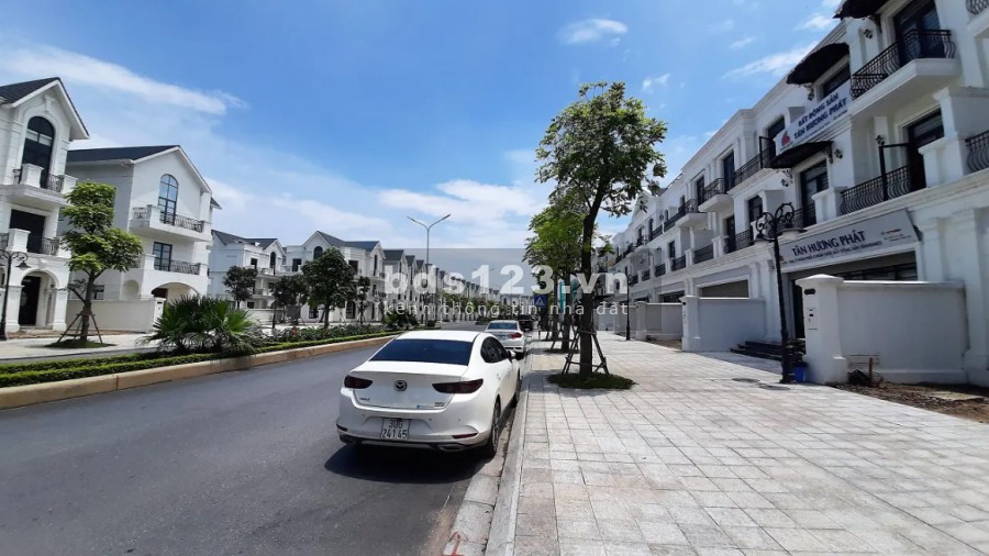 Chuyển nhượng căn shophouse sổ đỏ lâu dài mặt đường 30 khu HA02 KĐT Vinhomes Ocean Park Gia Lâm.