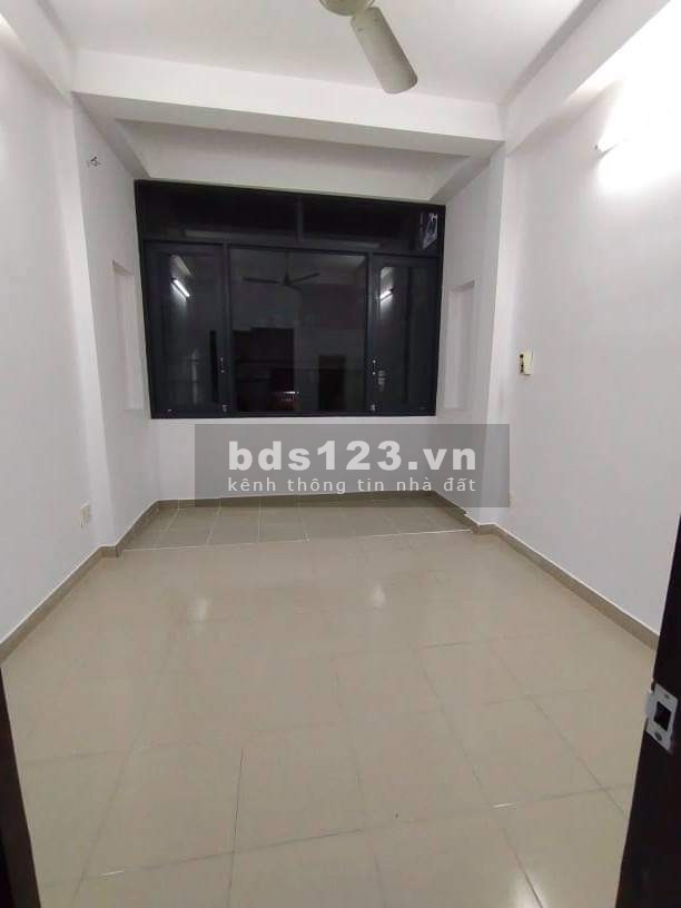 Bán nhà mặt tiền đường Nguyễn Giản Thanh, 4 tầng, 40m2, ngang 4m, giá 9 tỷ hơn.