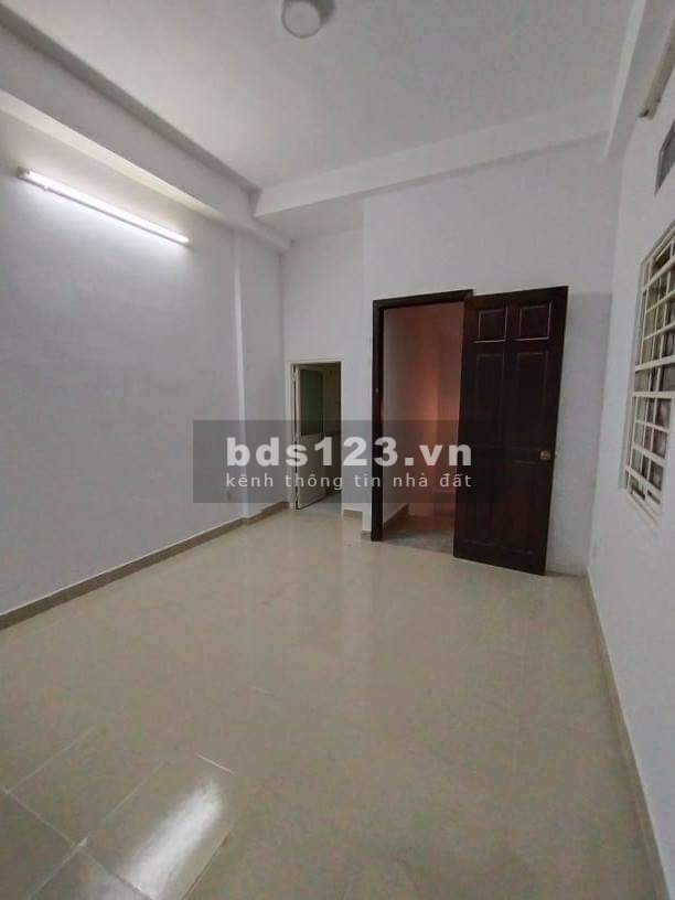 Bán Nhà đẹp đường Cách Mạng Tháng Tám, 4 tầng, dt 32m2, ngang 4m, giá 5 tỷ hơn