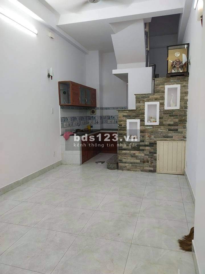 Bán nhà mặt tiền đường Nguyễn Giản Thanh, 4 tầng, 40m2, ngang 4m, giá 9 tỷ hơn.