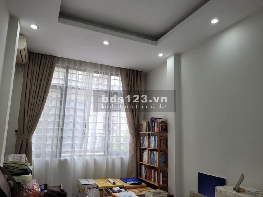 Bán nhà Xuân La, ngõ ô tô, diện tích sử dụng 45m2, 5 tầng, giá bán 4.8 tỷ sổ sẵn