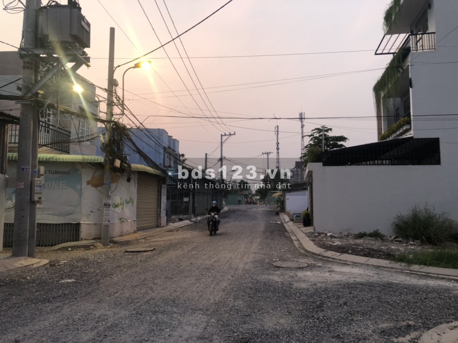 Nhà Thạnh Lộc Quận 12 nhà nguyên căn sổ hồng riêng 1 trệt, 3 lầu đúc, sân thượng lớn