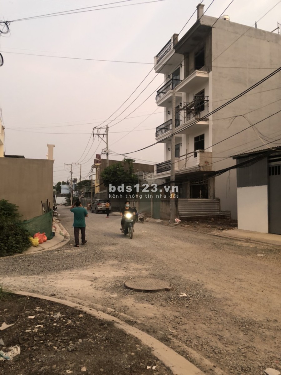 Nhà Thạnh Lộc Quận 12 nhà nguyên căn sổ hồng riêng 1 trệt, 3 lầu đúc, sân thượng lớn