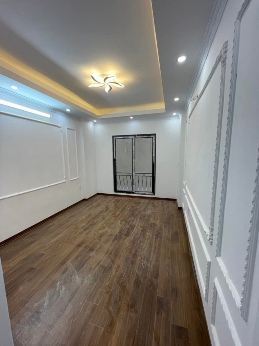 Bán nhà Vũ Xuân Thiều ô tô diện tích sử dụng 5 tầng mới giá chỉ nhỉnh 3 tỷ, khu dân cư đông