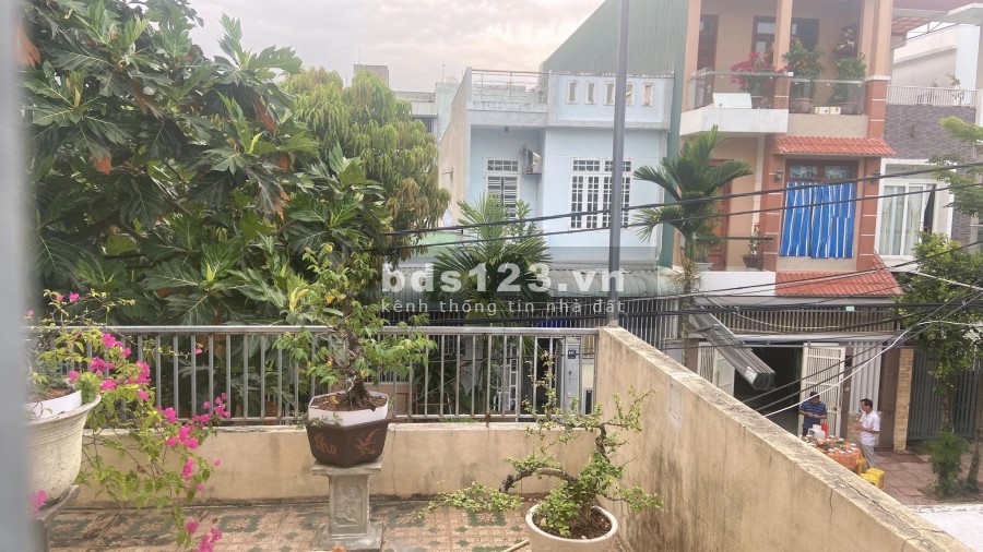- Cần bán nhà đường phần lăng 17 , 2 tầng, diện tích 85m2, mặt tiền 7m, giá 4,7 tỷ