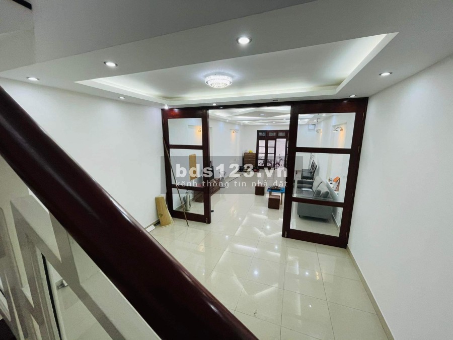Bán nhà diện tích 75m2 5 tầng 5mt Nguyễn văn Cừ Long Biên ô tô vào nhà giá 8.9 tỷ