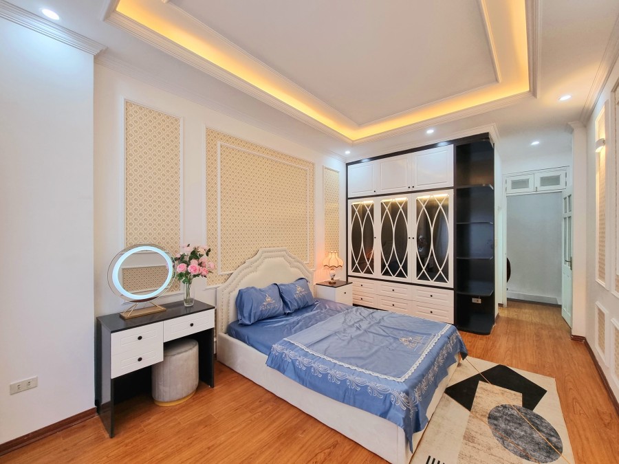Bán nhà đẹp Khương Trung diện tích 32m2 đúc 5 tầng mặt tiền 3.6m giá bán chỉ 4.38 tỷ