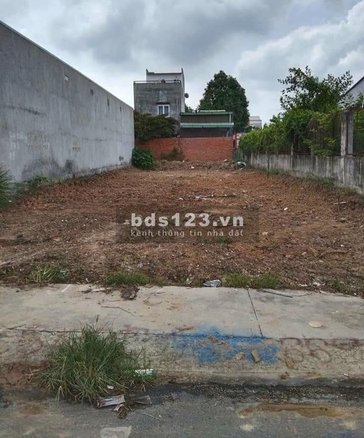 Chính chủ kẹt tiền bán gấp miếng đất thổ cư hơn 300m2 giá bán 690 triệu, sổ sẵn