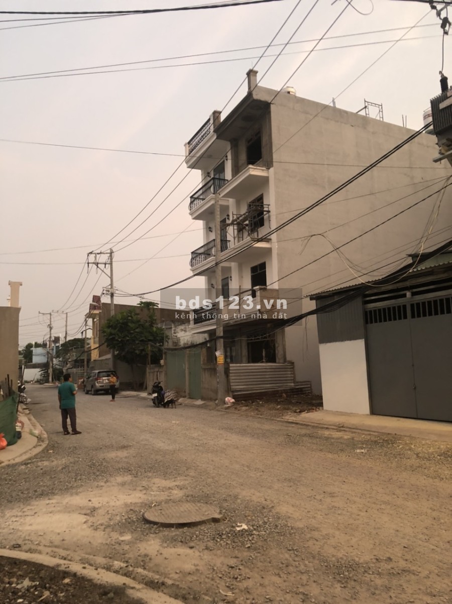 Nhà Thạnh Lộc Quận 12 nhà nguyên căn sổ hồng riêng 1 trệt, 3 lầu đúc, sân thượng lớn